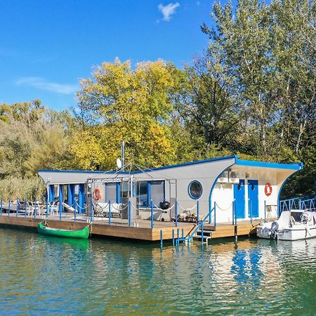 Ocarujuci Houseboat Na Dunaji Братислава Экстерьер фото