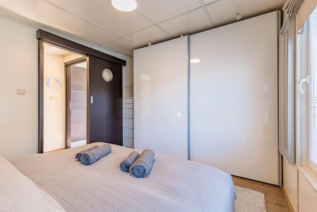 Ocarujuci Houseboat Na Dunaji Братислава Экстерьер фото
