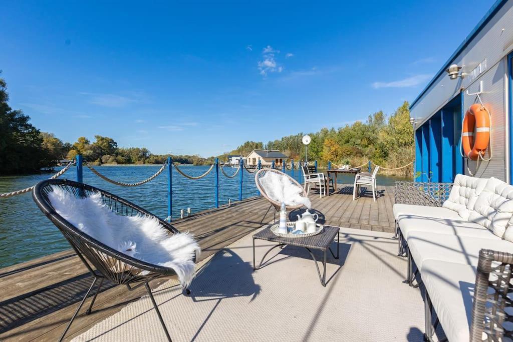 Ocarujuci Houseboat Na Dunaji Братислава Экстерьер фото