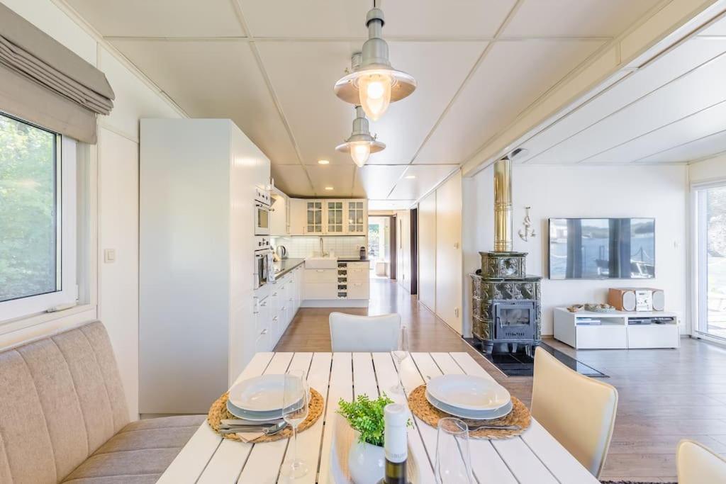Ocarujuci Houseboat Na Dunaji Братислава Экстерьер фото