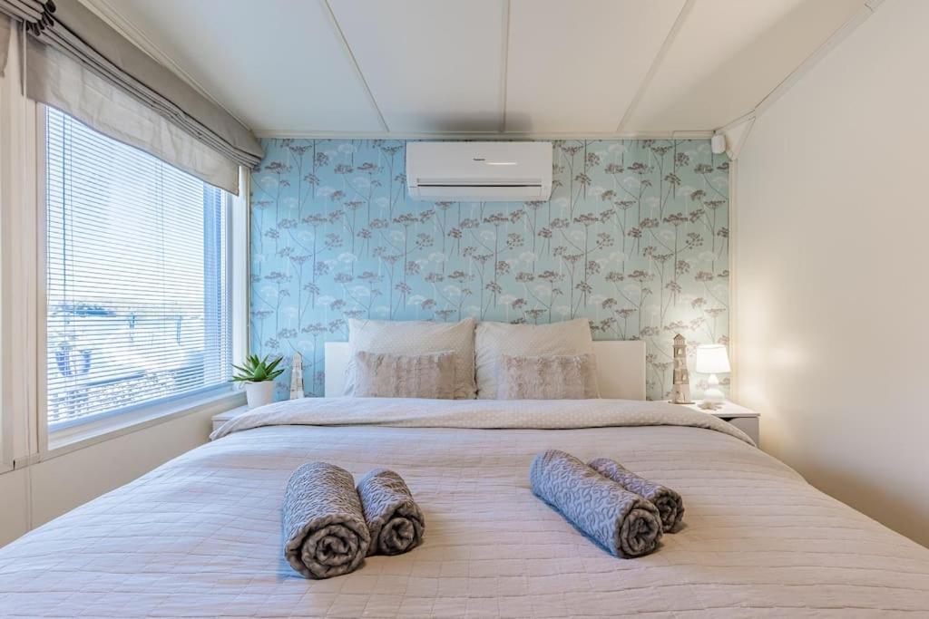 Ocarujuci Houseboat Na Dunaji Братислава Экстерьер фото