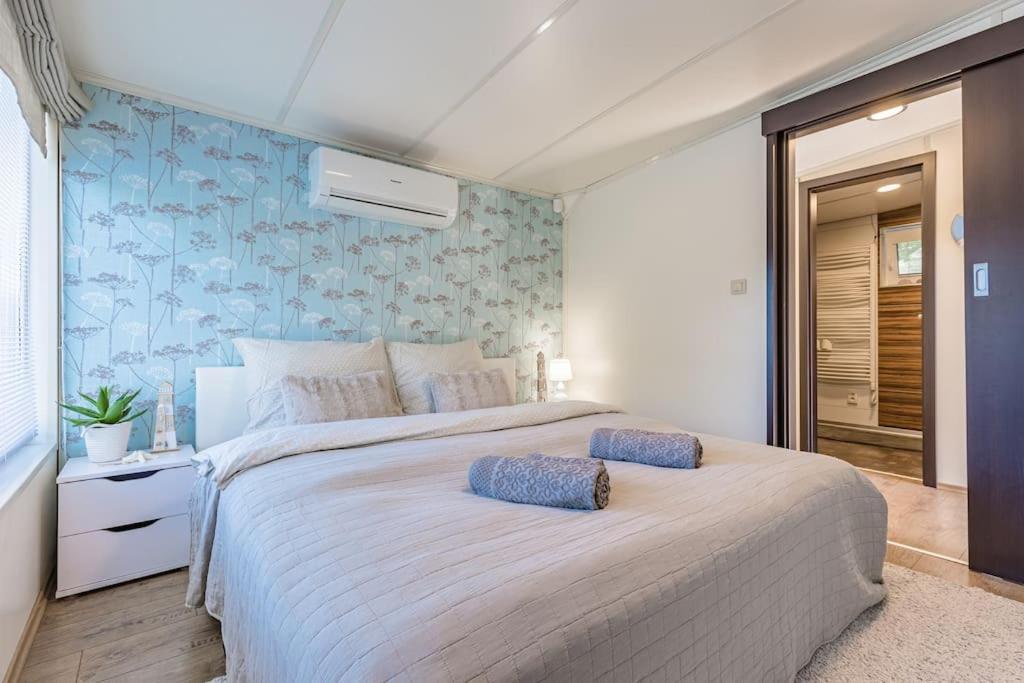 Ocarujuci Houseboat Na Dunaji Братислава Экстерьер фото