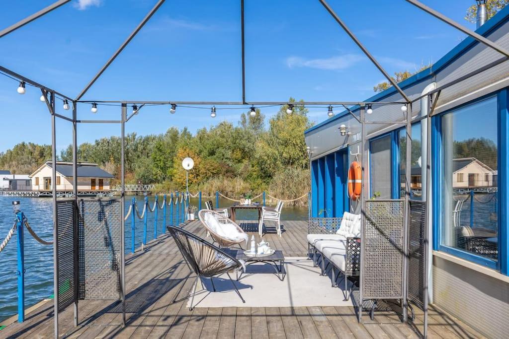 Ocarujuci Houseboat Na Dunaji Братислава Экстерьер фото