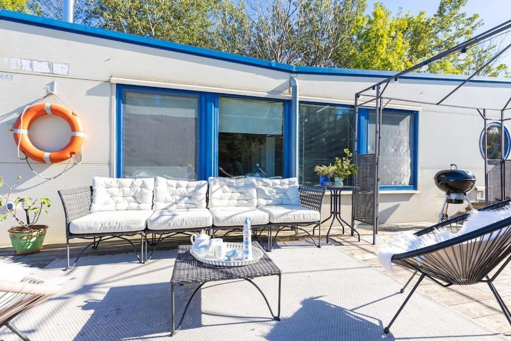 Ocarujuci Houseboat Na Dunaji Братислава Экстерьер фото