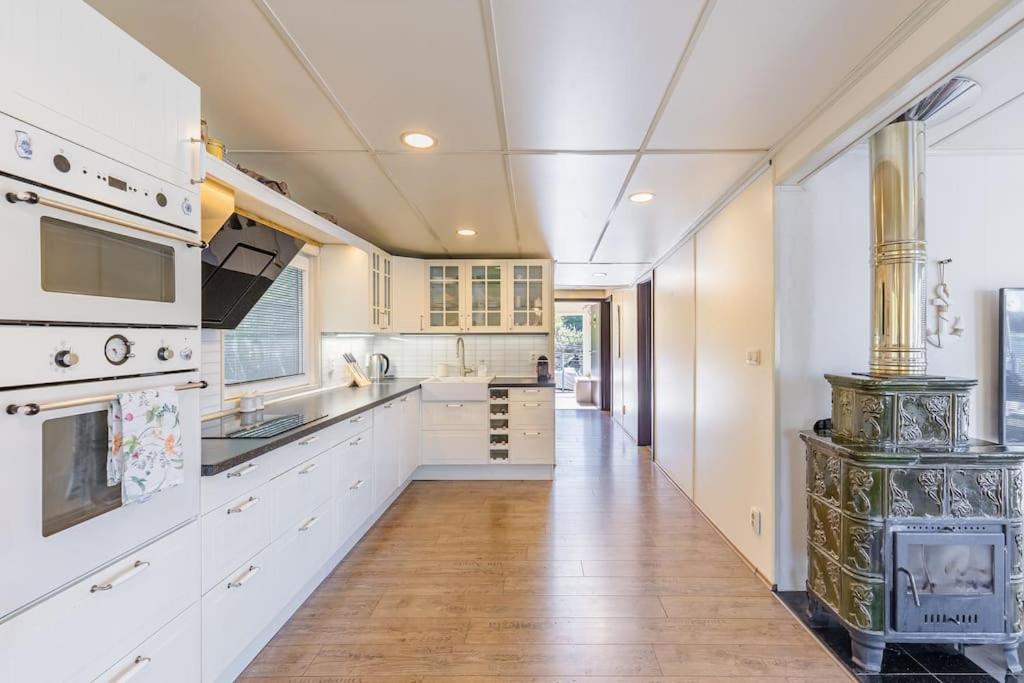 Ocarujuci Houseboat Na Dunaji Братислава Экстерьер фото