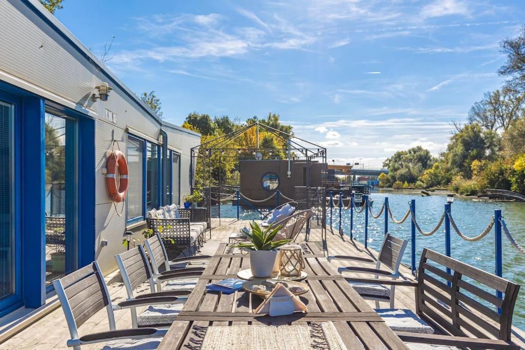 Ocarujuci Houseboat Na Dunaji Братислава Экстерьер фото