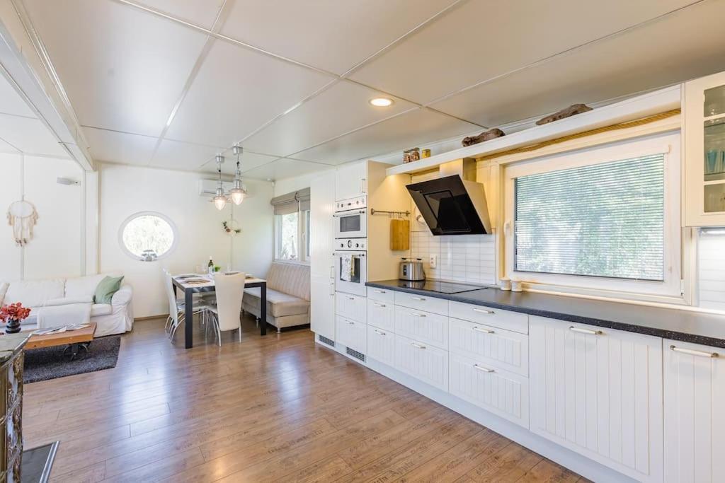 Ocarujuci Houseboat Na Dunaji Братислава Экстерьер фото