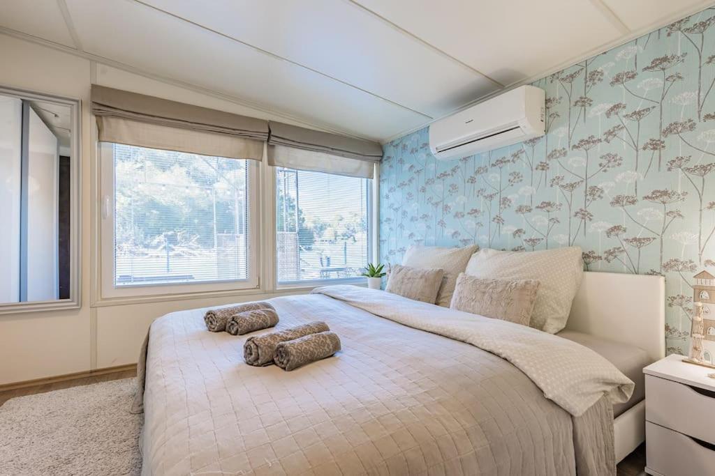 Ocarujuci Houseboat Na Dunaji Братислава Экстерьер фото