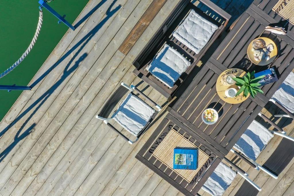 Ocarujuci Houseboat Na Dunaji Братислава Экстерьер фото
