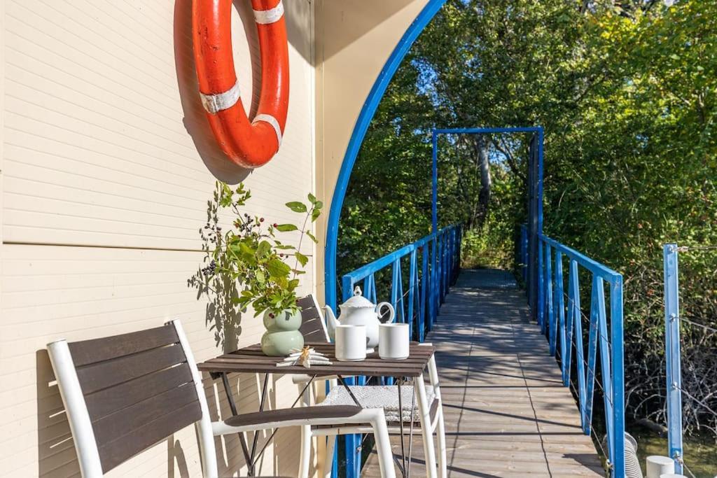 Ocarujuci Houseboat Na Dunaji Братислава Экстерьер фото